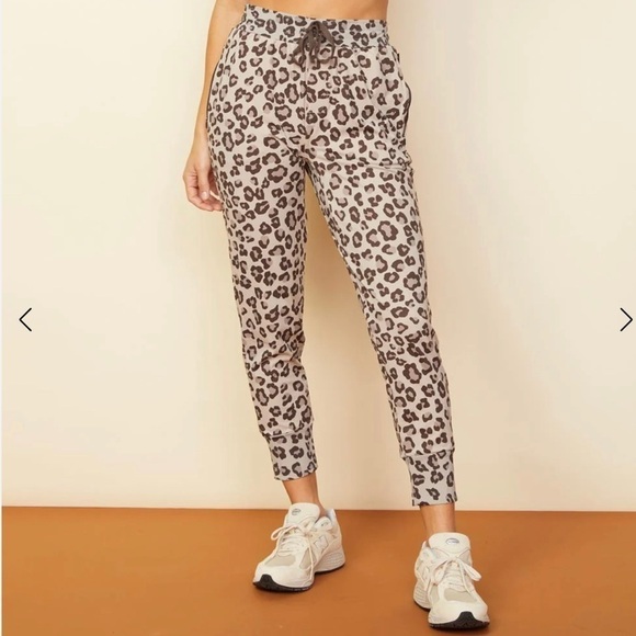 NWOT Monrow Leopard Movement High Waisted Stretch Joggers SZ S Iced Coffee - Picture 1 of 7